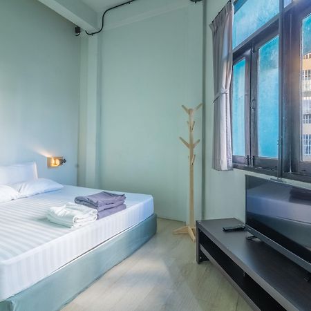 Bunny Burrow Hostel Bangkok Exterior photo